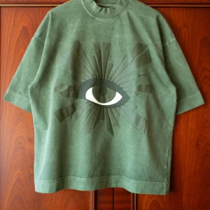 ALL-SEEING HEAVYWEIGHT TEE IN EMERALD