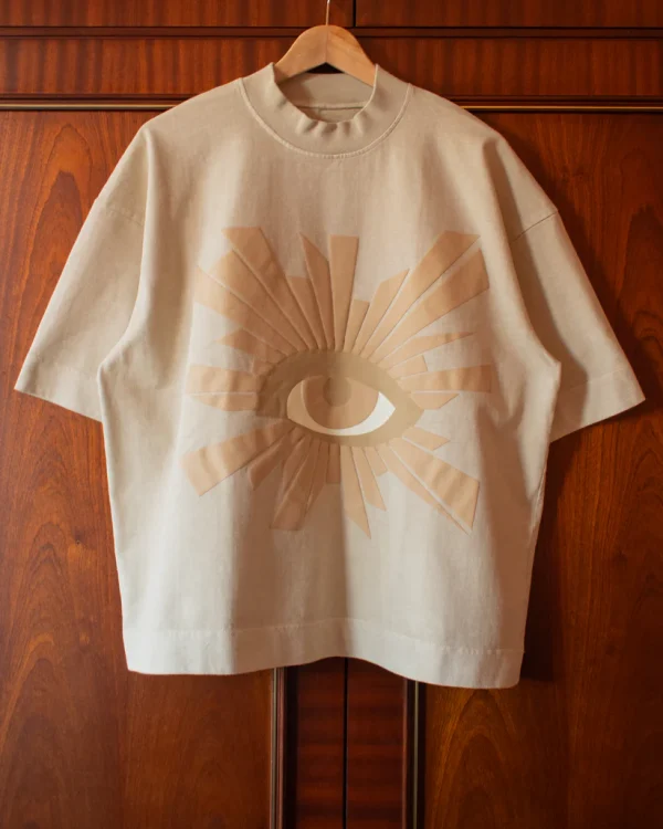 ALL-SEEING HEAVYWEIGHT TEE IN SAHARA